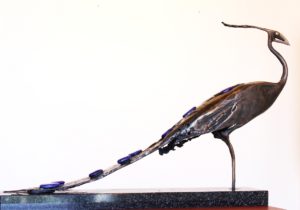 igor-kitzberger-bronzova-svarovana-plastika-ptak-bronz-a-sklo-39x64-cm-prodej-del-igora-kitzbergera-v-prazske-galerii-ceskeho-soucasneho-umeni-celek